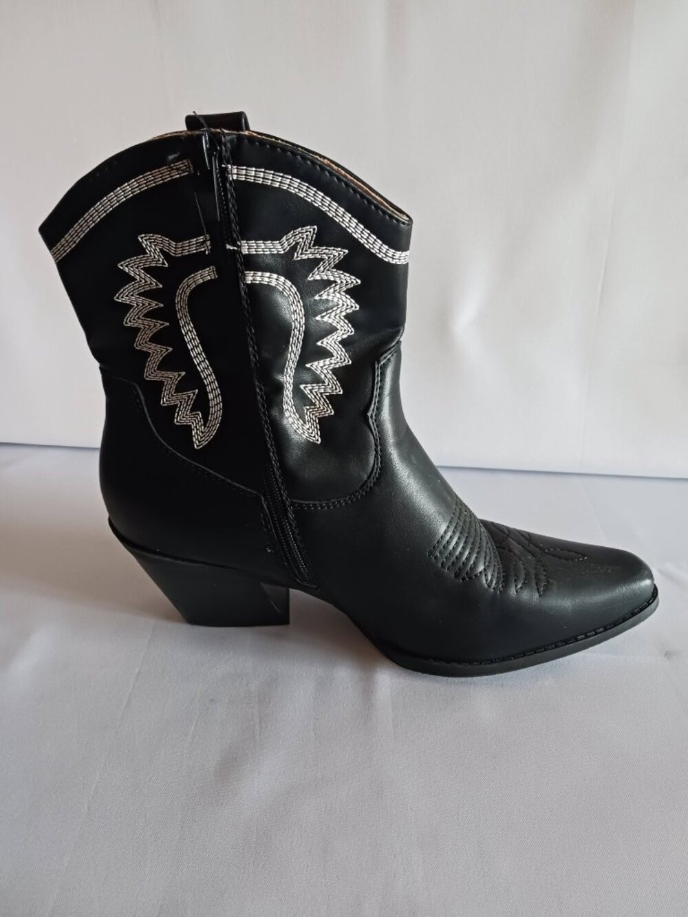 Forever 21 Black Western Ankle Boots with Silver Stitching